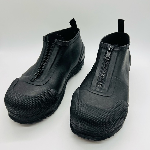 BOGS UNISEX ZIPPERED BLACK OVERSHOE SIZE 10 WATERPROOF COMPOSITE TOE NWOT - Picture 1 of 13